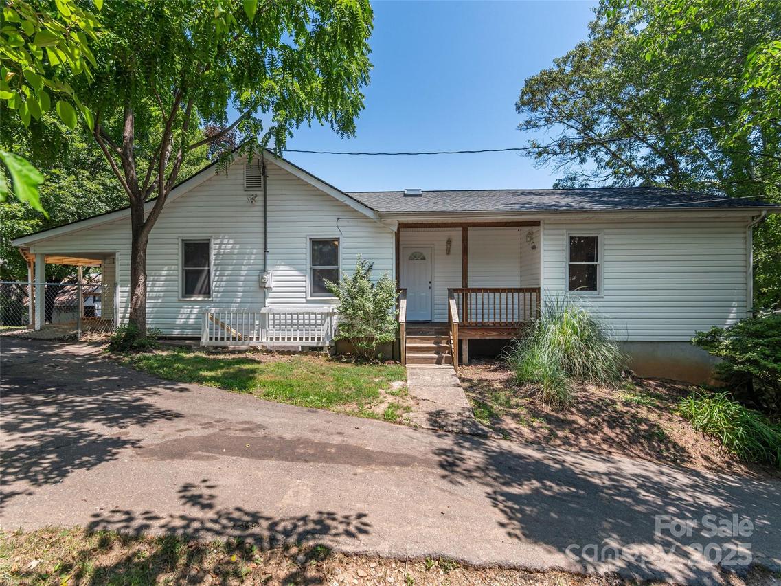 20 Spring Dr., Asheville, NC 28806