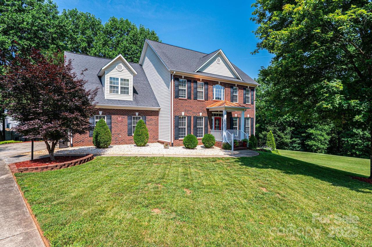 2635 Mahogany Ln., Hickory, NC 28602
