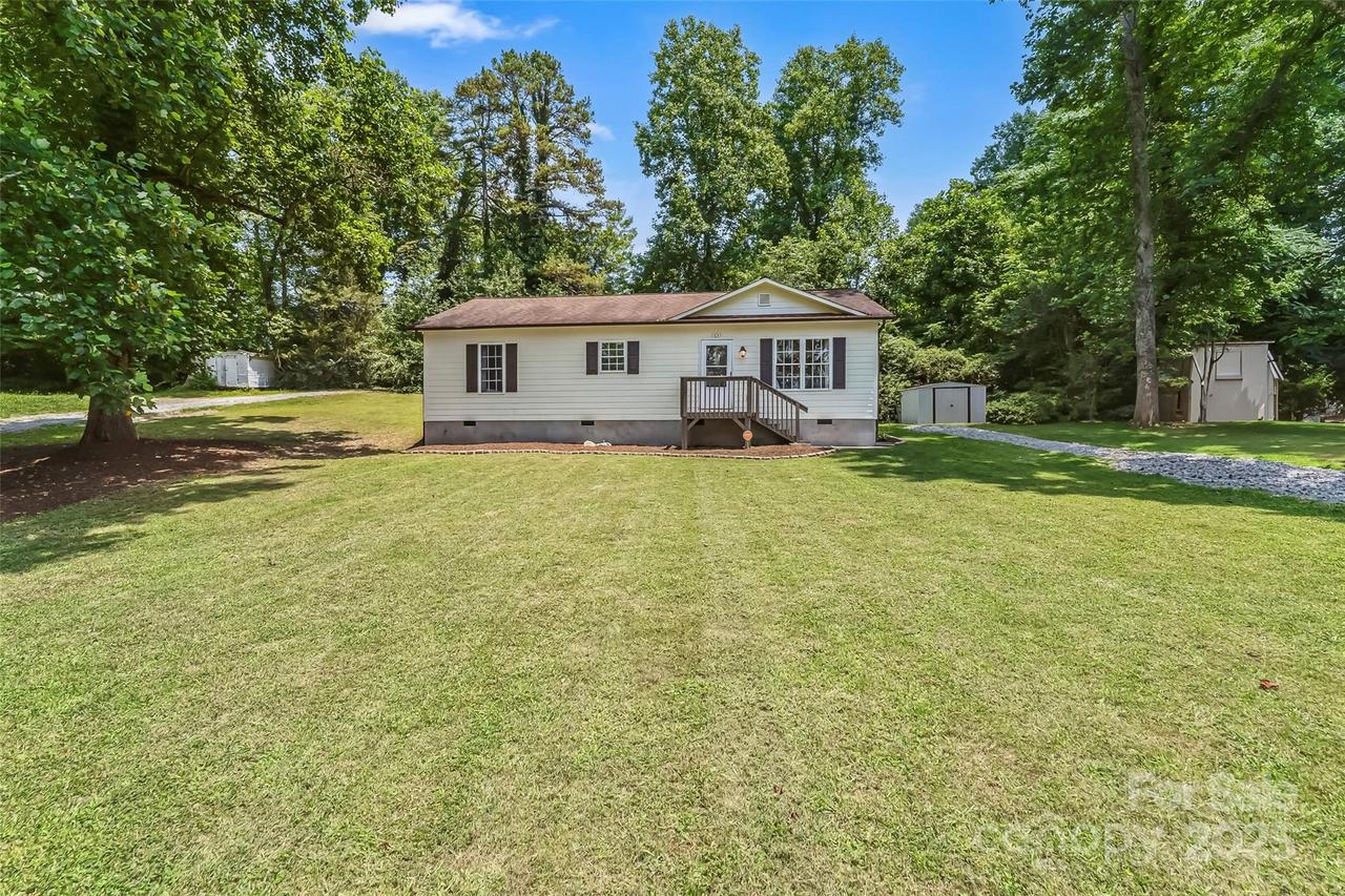 1631 Berkley St., Lenoir, NC 28645