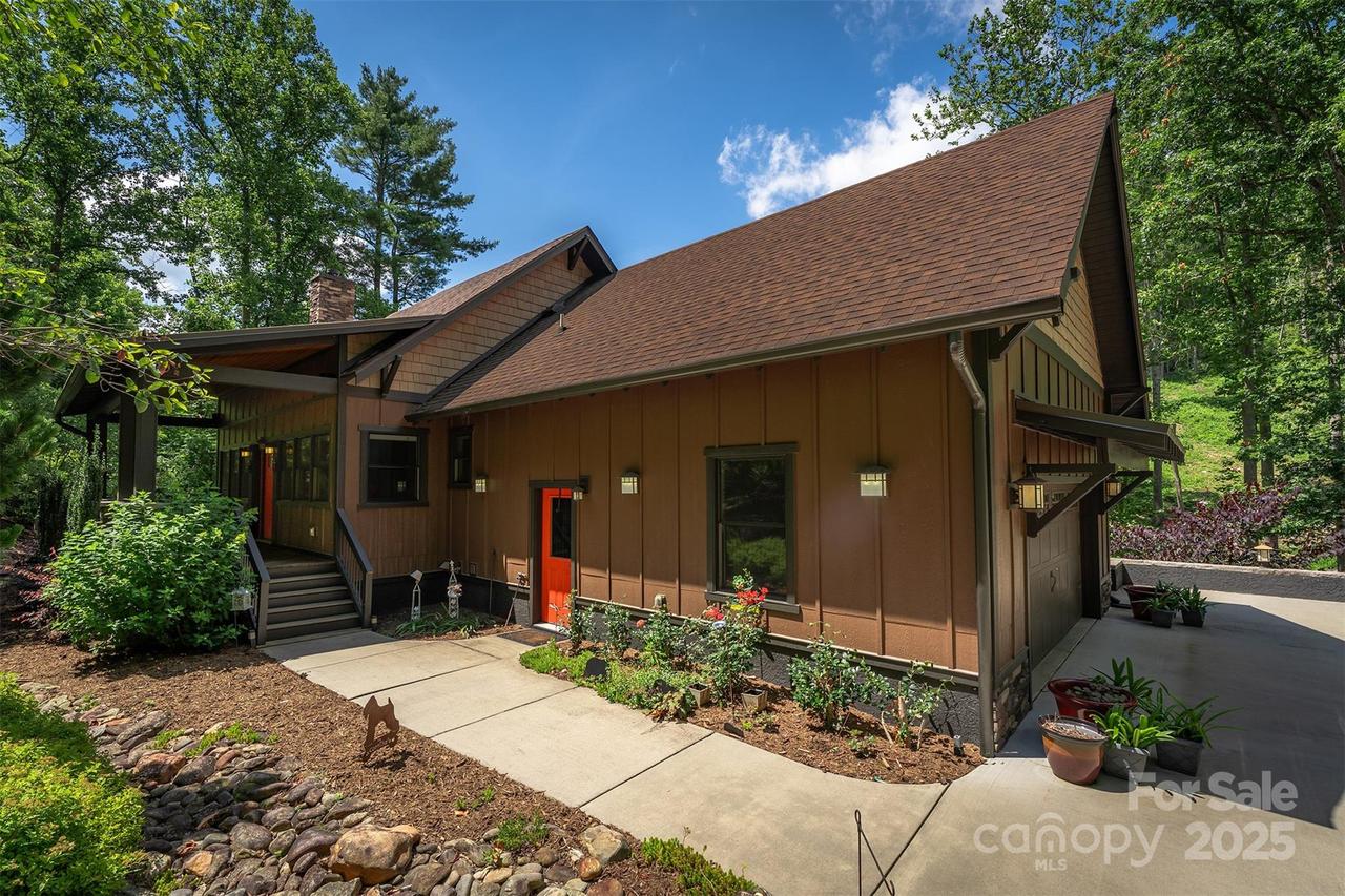 81 Robinhood Rd., Asheville, NC 28804