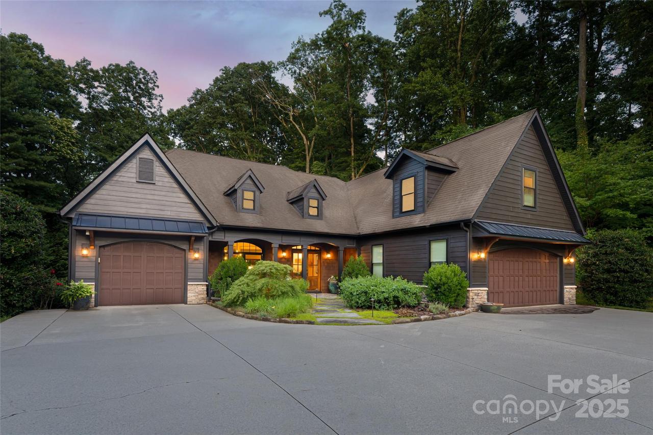 300 White Pine Dr., Hendersonville, NC 28739