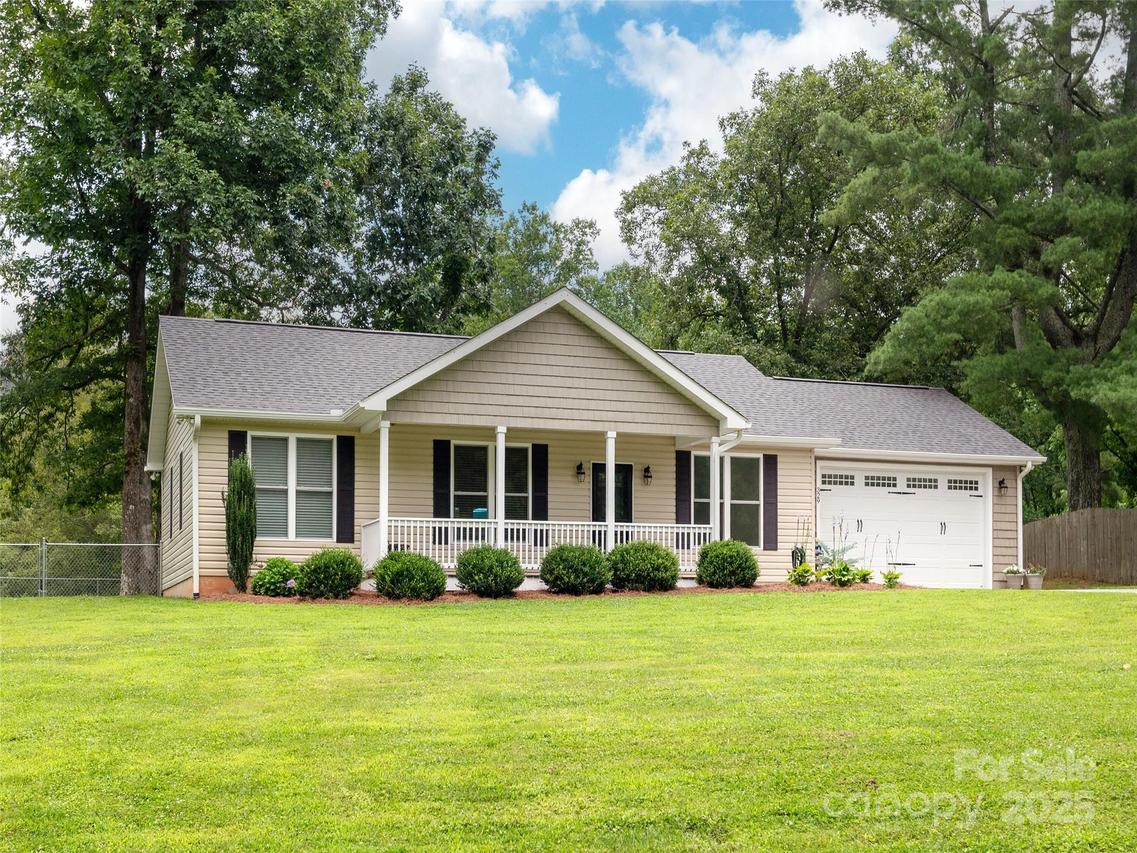 329 Ewbank Rd., Etowah, NC 28729