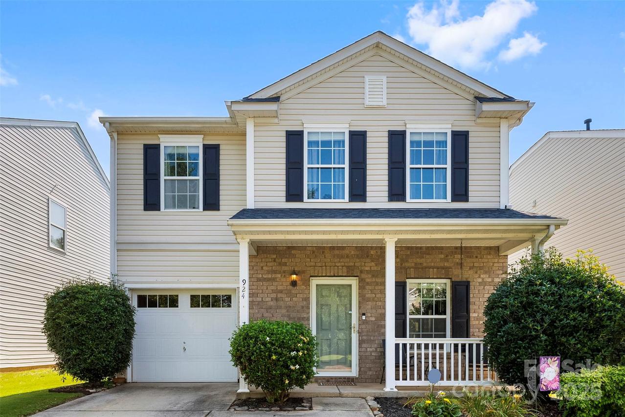 924 Willow Creek Dr., Gastonia, NC 28054