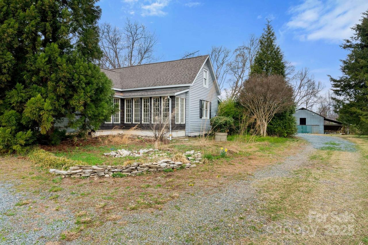 3809 Union Hill Rd., East Bend, NC 27018