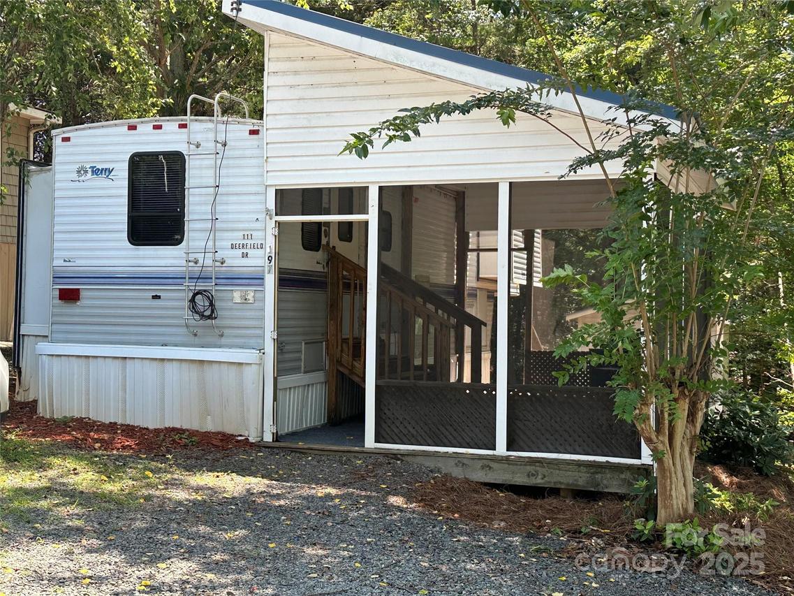 111 Deerfield Dr., New London, NC 28127