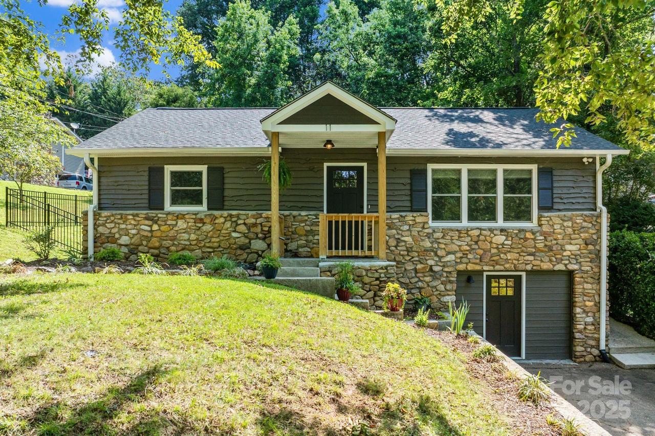 11 Upland Rd., Asheville, NC 28804