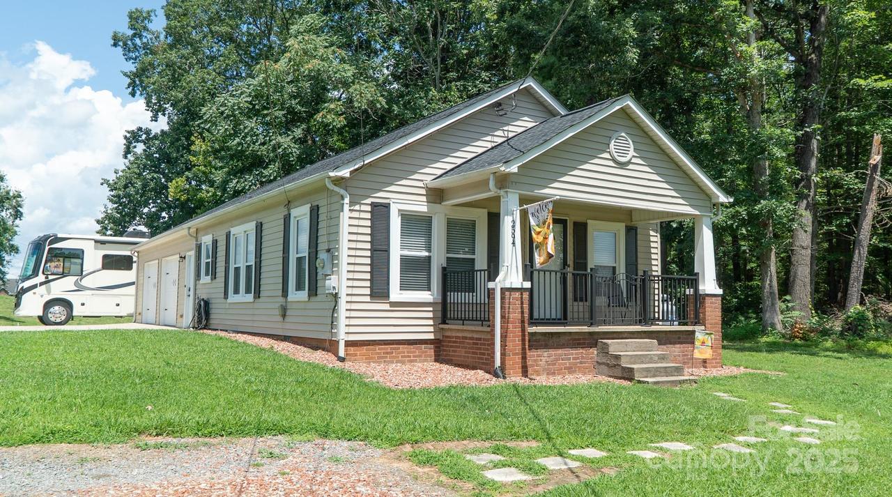 2594 Timberwood Dr., Lenoir, NC 28645
