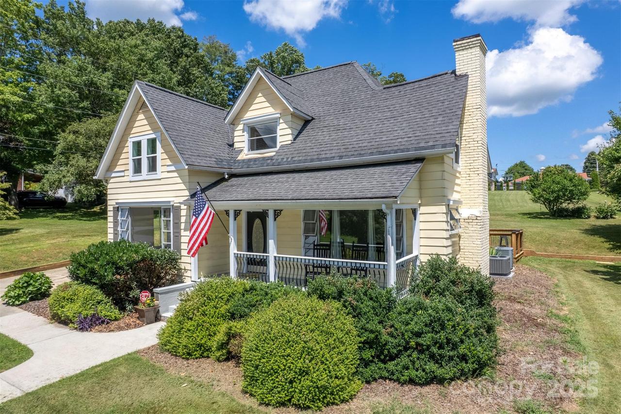 118 Robertson St., Burnsville, NC 28714