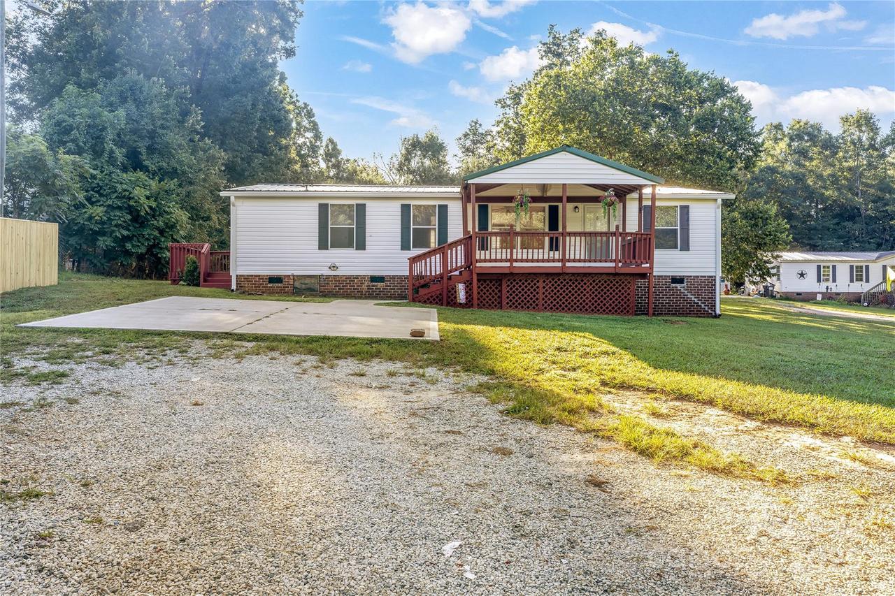 7050 Woodleaf Rd., Woodleaf, NC 27054