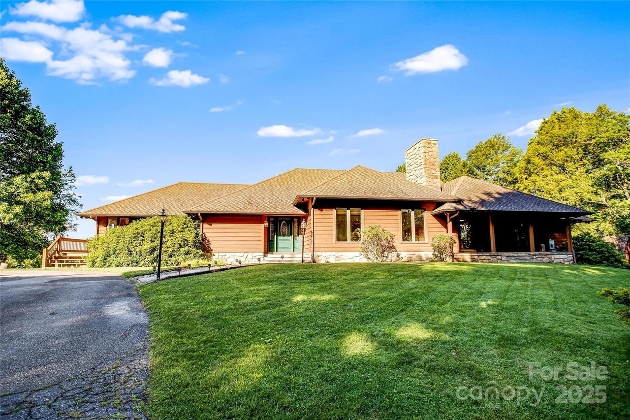 1087 Brigadoon Dr., Clyde, NC 28721