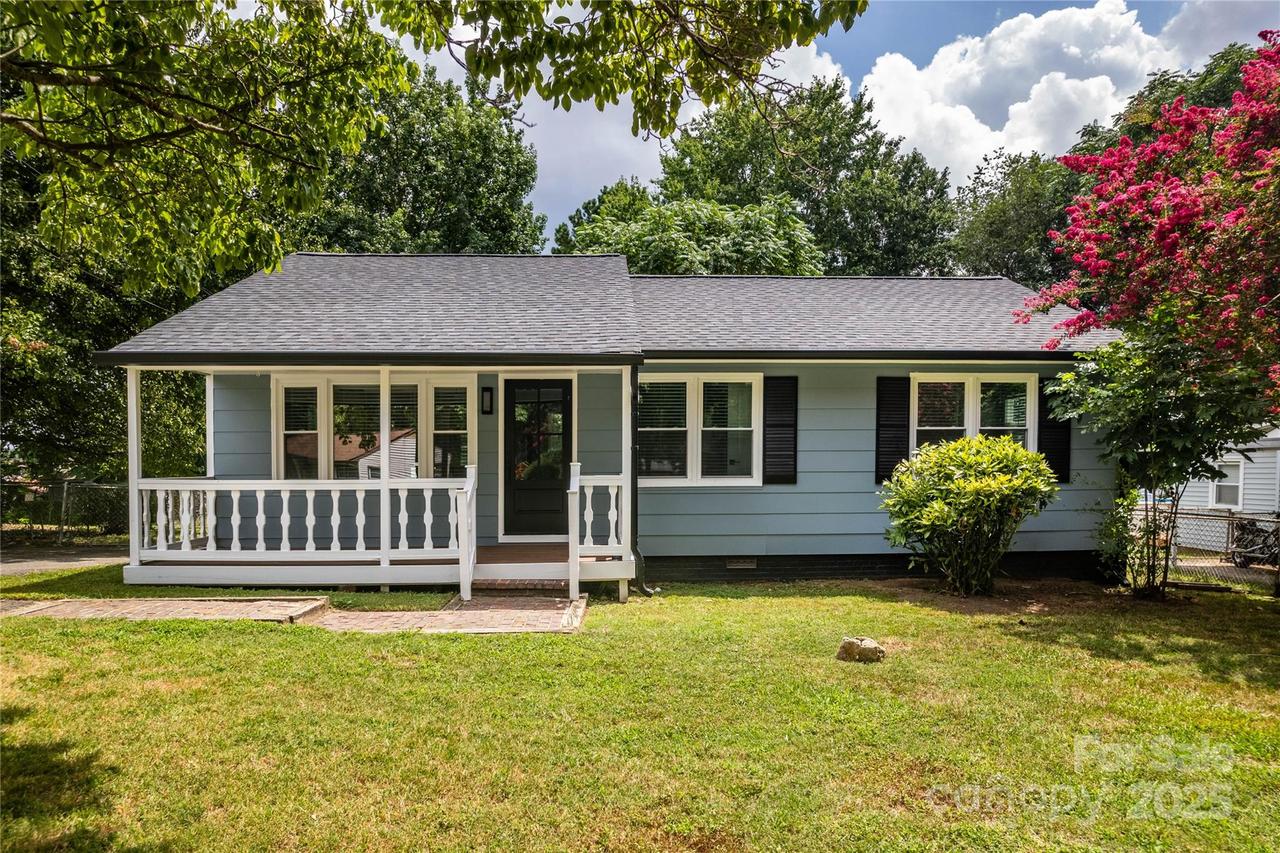 305 Linden Cir., Gastonia, NC 28054