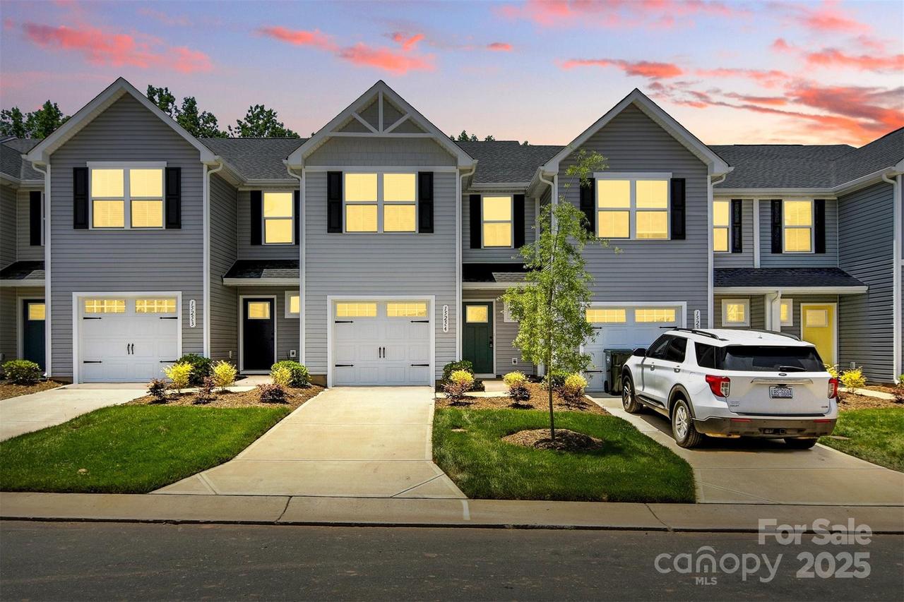 1525 39th Avenue Loop #4, Hickory, NC 28601