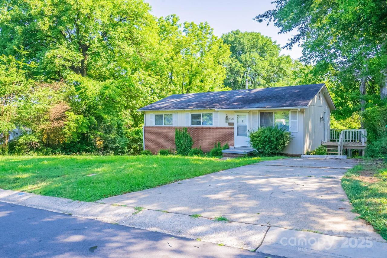 2519 Abelwood Rd., Charlotte, NC 28216