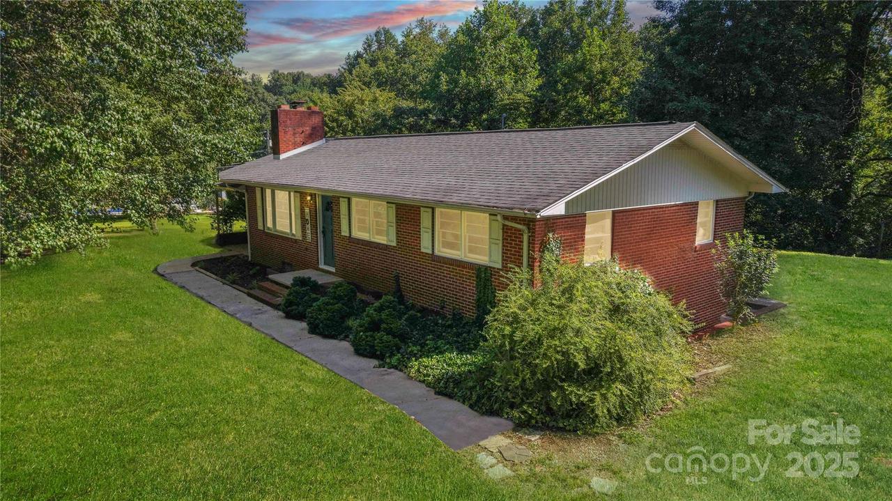 185 Waycaster Rd., Marion, NC 28752