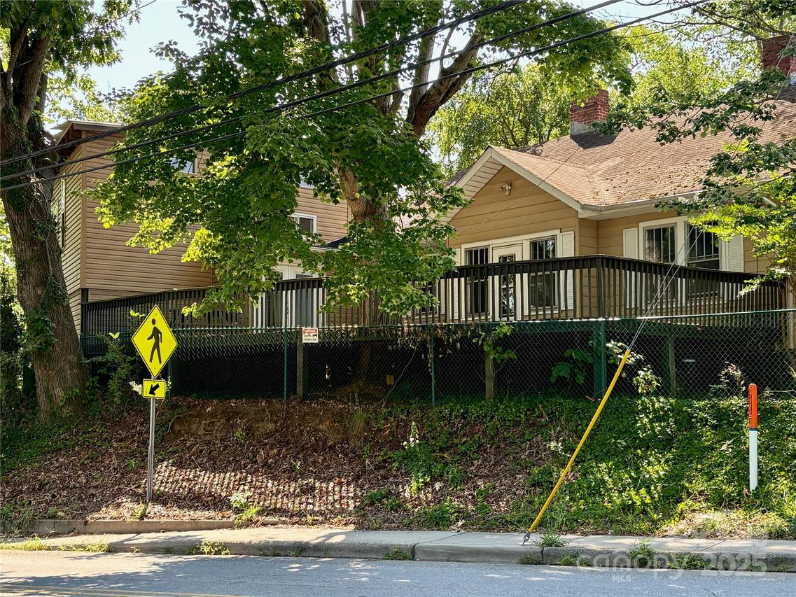 40 Brownwood Ave., Asheville, NC 28806