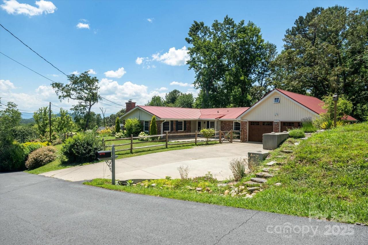 88 Gibson Rd., Asheville, NC 28804