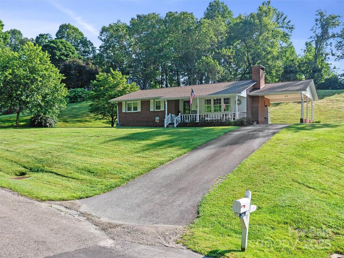 96 W Mountain Rd., Spruce Pine, NC 28777