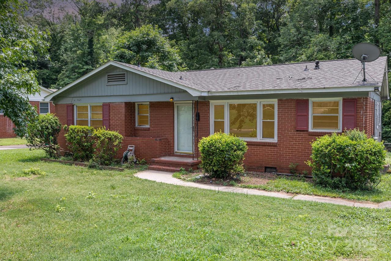 1033 Rollingwood Dr., Charlotte, NC 28217