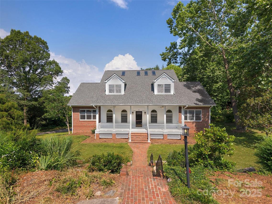 44 Ardoyne Rd., Asheville, NC 28804
