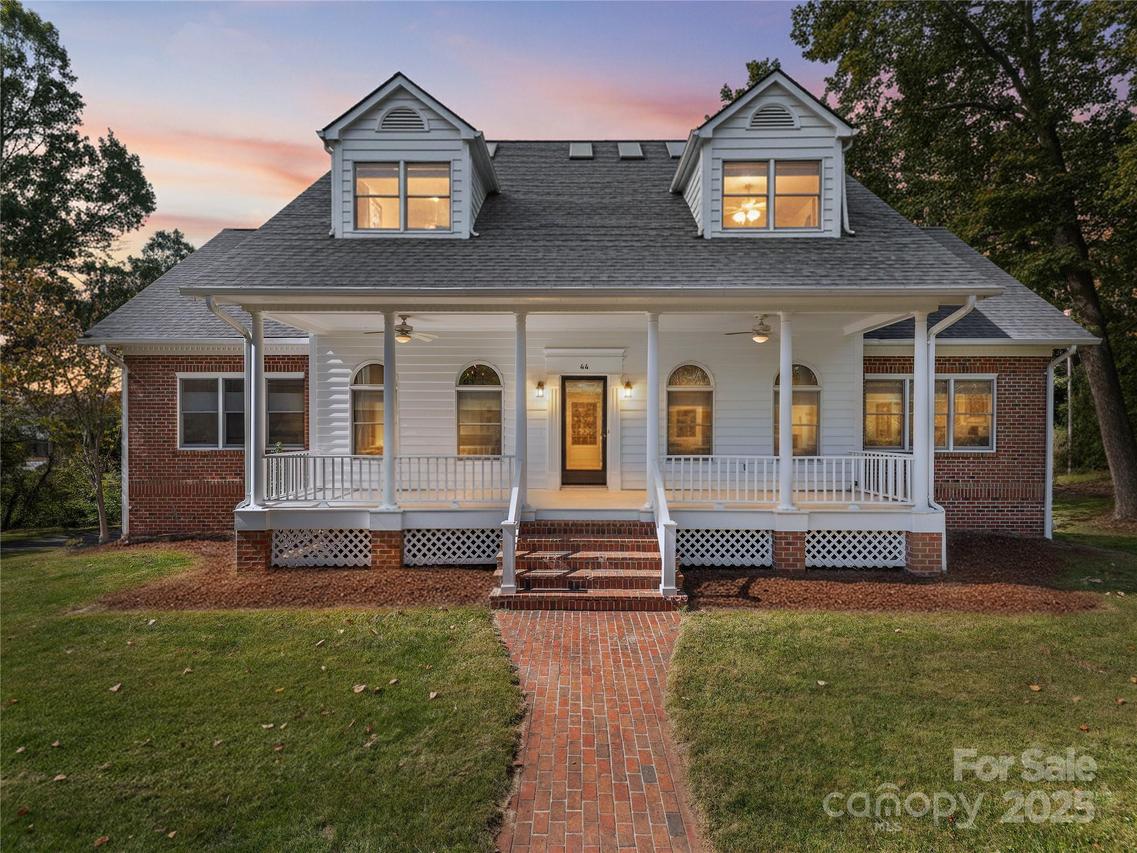 44 Ardoyne Rd., Asheville, NC 28804