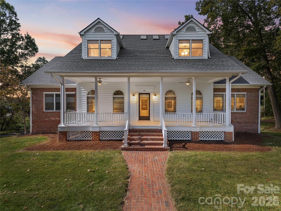 44 Ardoyne Rd., Asheville, NC 28804