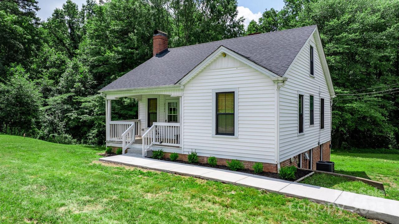 2704 Kool Park Rd., Hickory, NC 28601