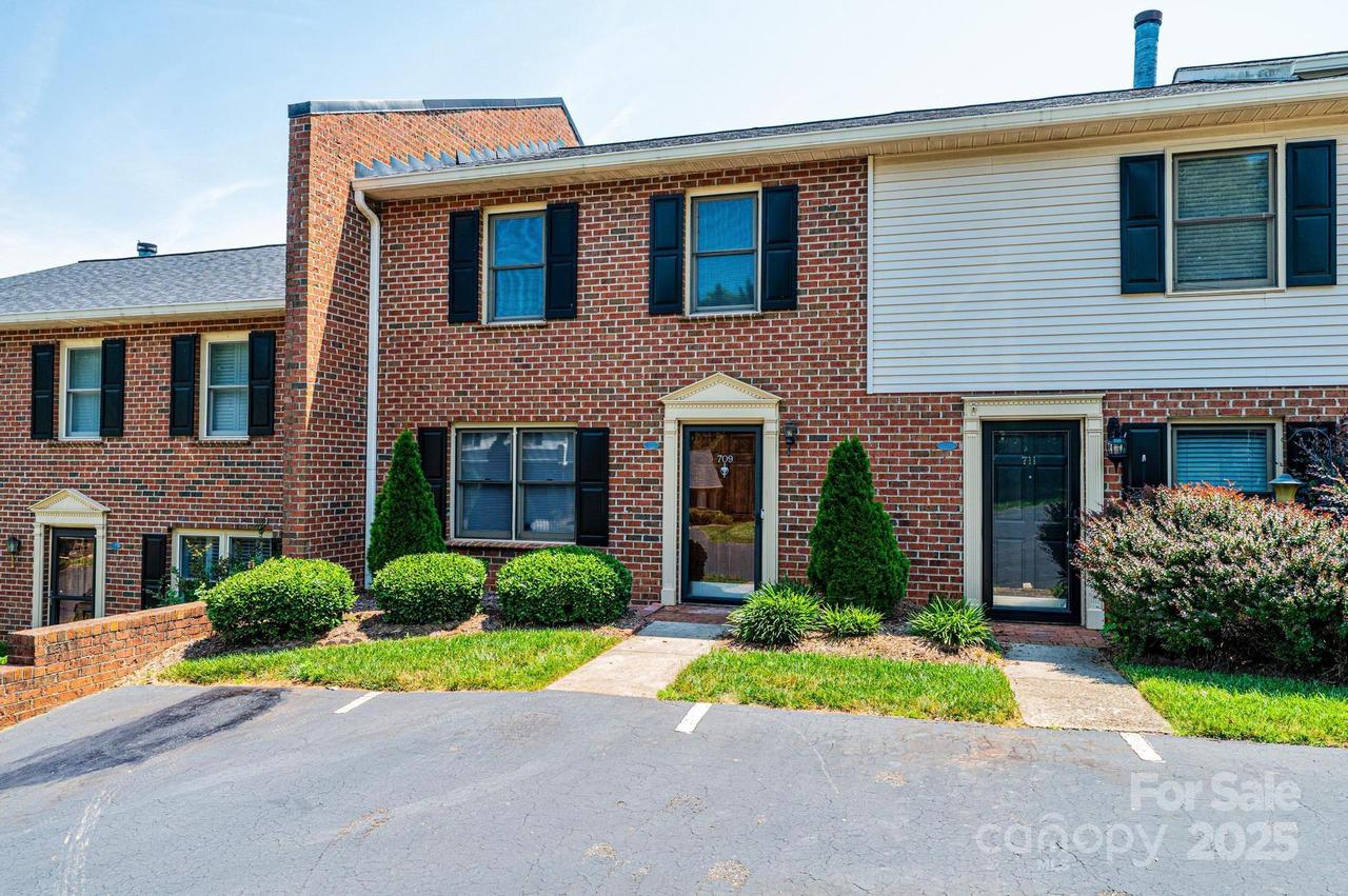 709 21st Ave., Hickory, NC 28601