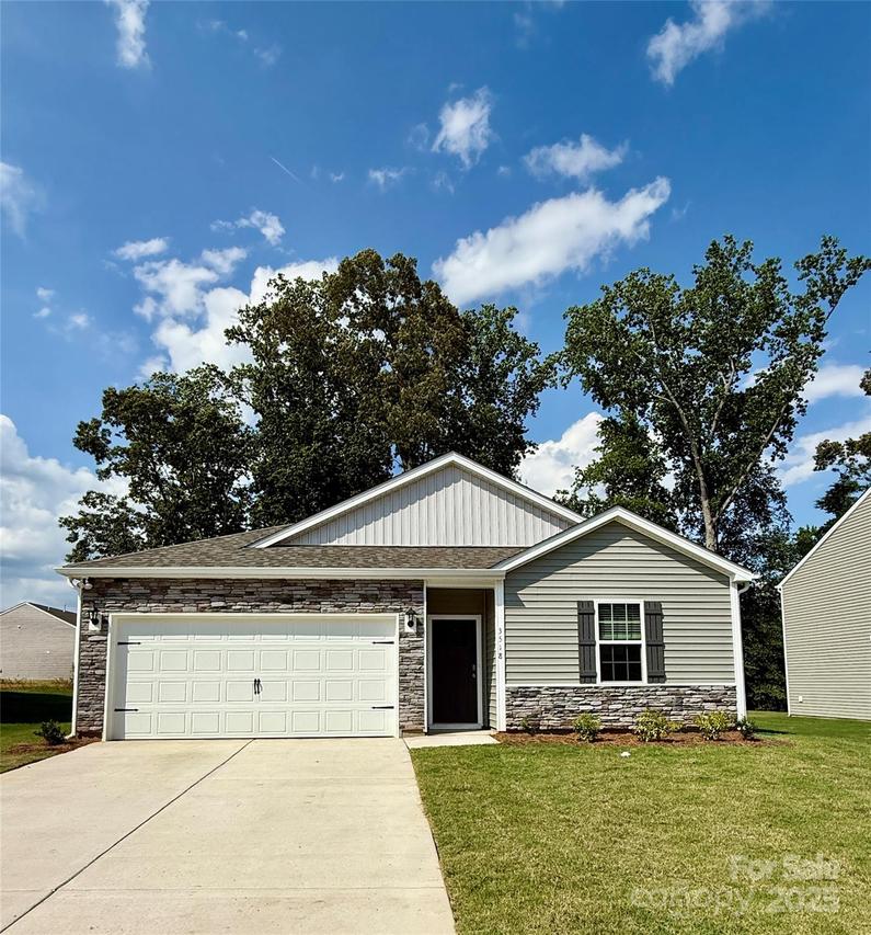3518 Cramer Creek Dr., Gastonia, NC 28056