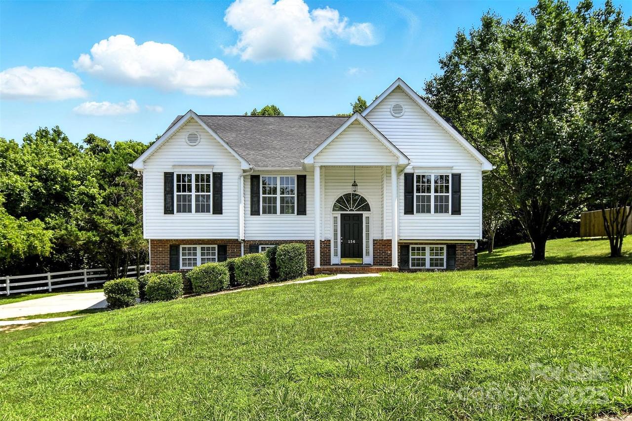 156 Autumn Woods Blvd., Mount Holly, NC 28120