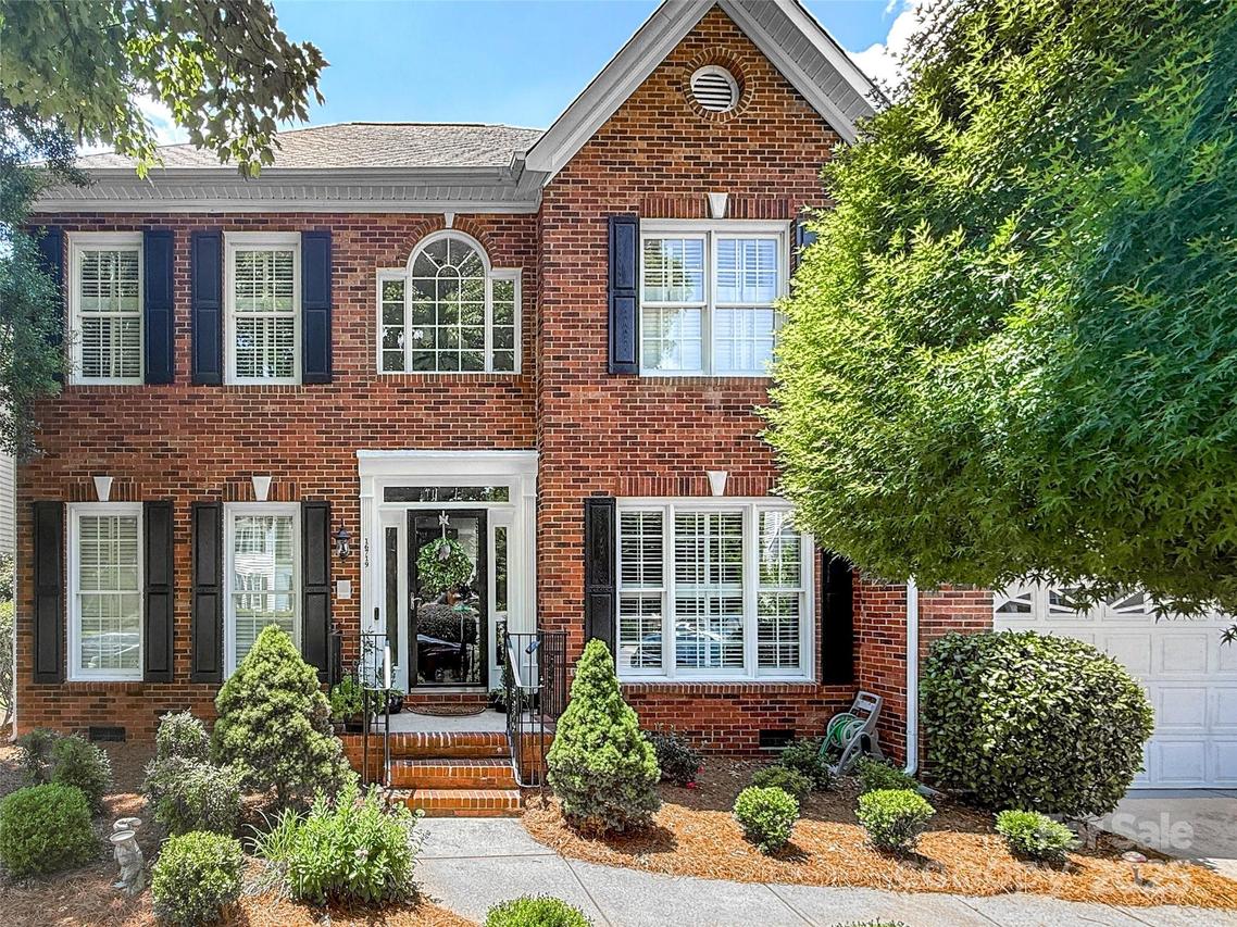 16719 Hampton Crossing Dr., Huntersville, NC 28078