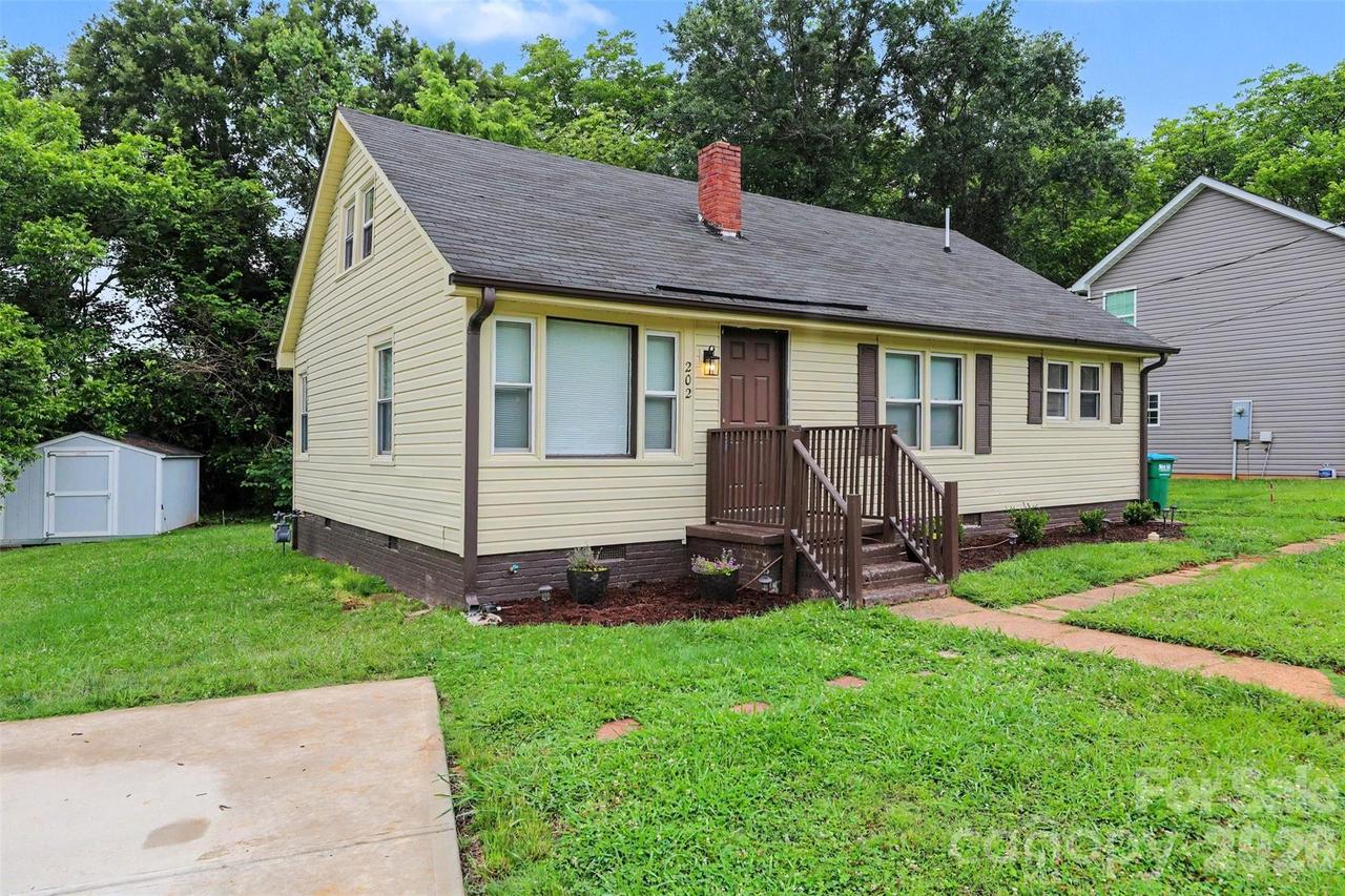 202 S Pinchback Ave., Bessemer City, NC 28016