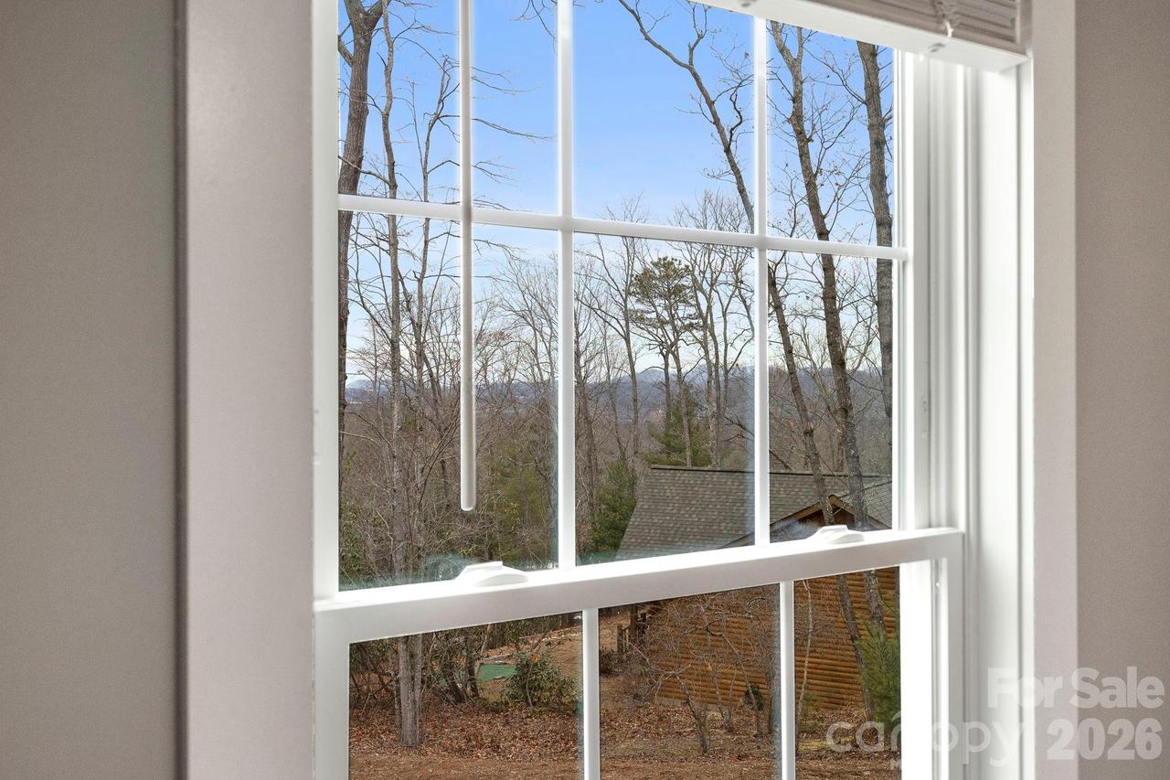 70 Jp Huggins Dr., Hendersonville, NC 28791