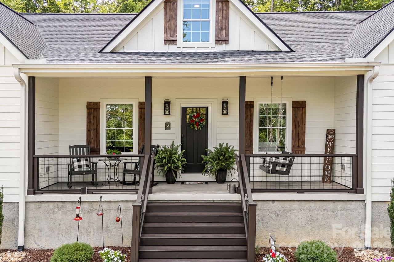 70 Jp Huggins Dr., Hendersonville, NC 28791