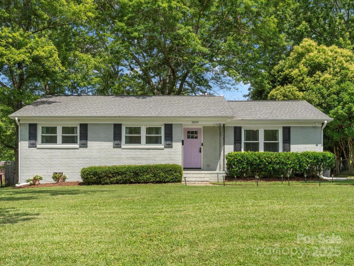 3839 Woodleaf Rd., Charlotte, NC 28205