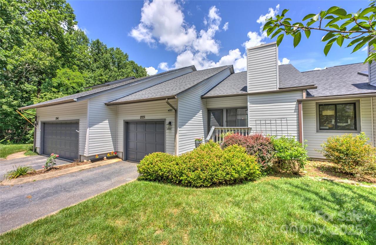 223 Cheyenne Ct., Asheville, NC 28803