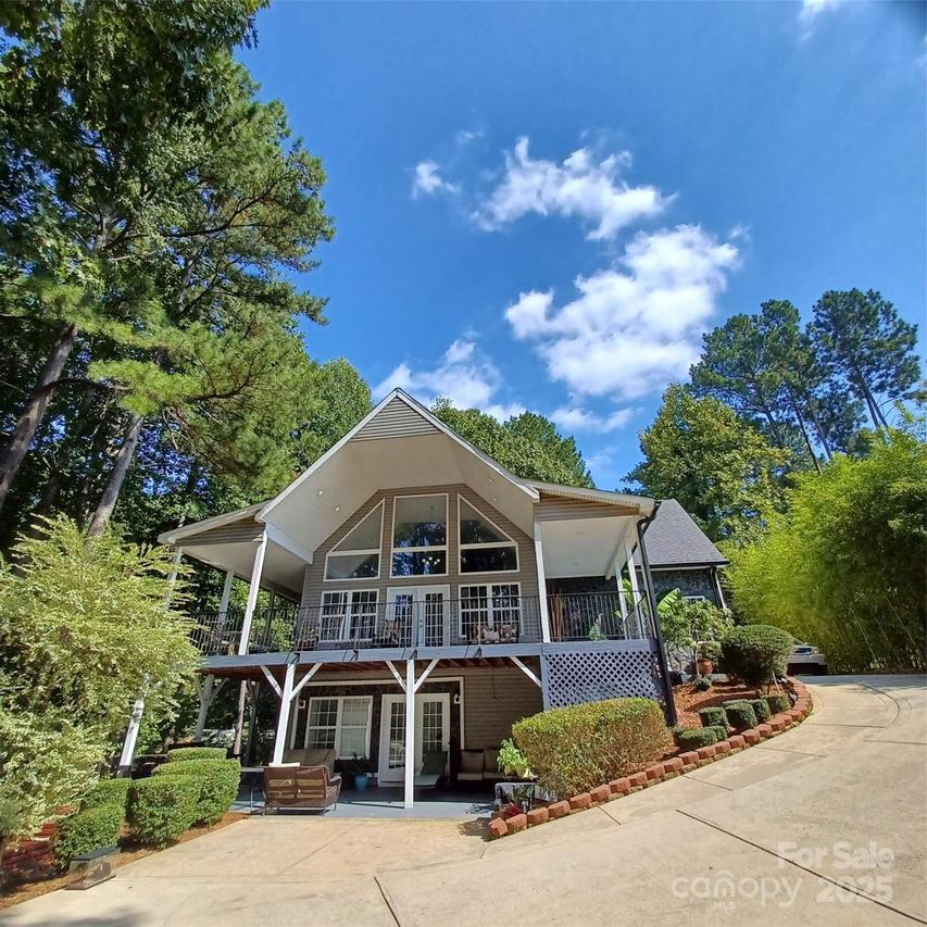 3645 Lake Bluff Dr., Sherrills Ford, NC 28763