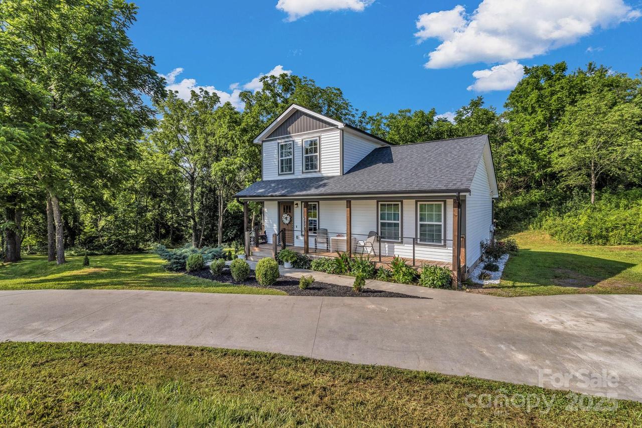 1024 Bear Creek Rd., Leicester, NC 28748