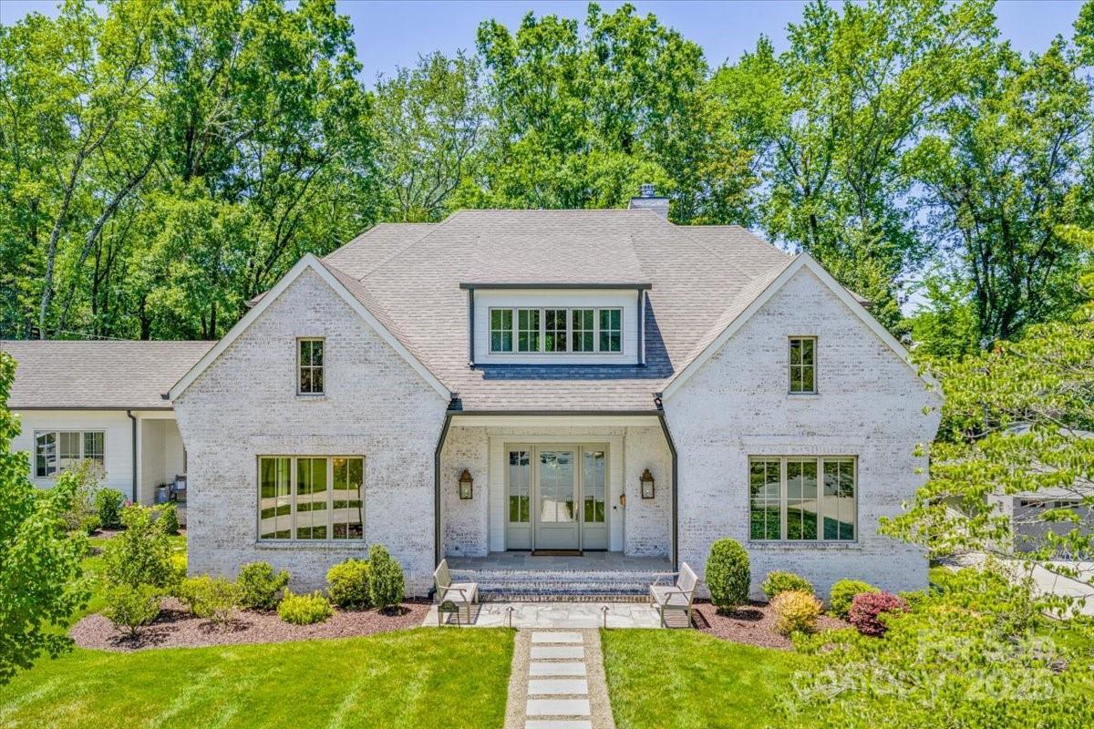 2421 Knollwood Rd., Charlotte, NC 28211