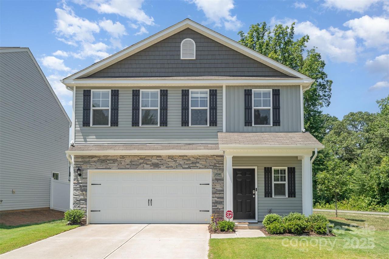 2014 Karen Woods Ln., Charlotte, NC 28216