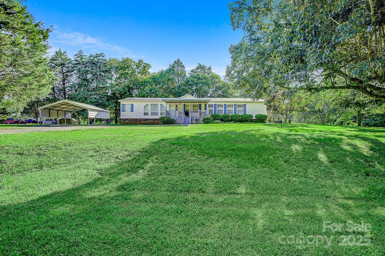 425 Knotty Pine Cir., Salisbury, NC 28146