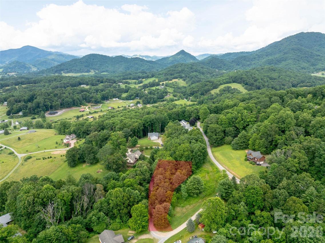 40 Sedgefield Pl., Clyde, NC 28721