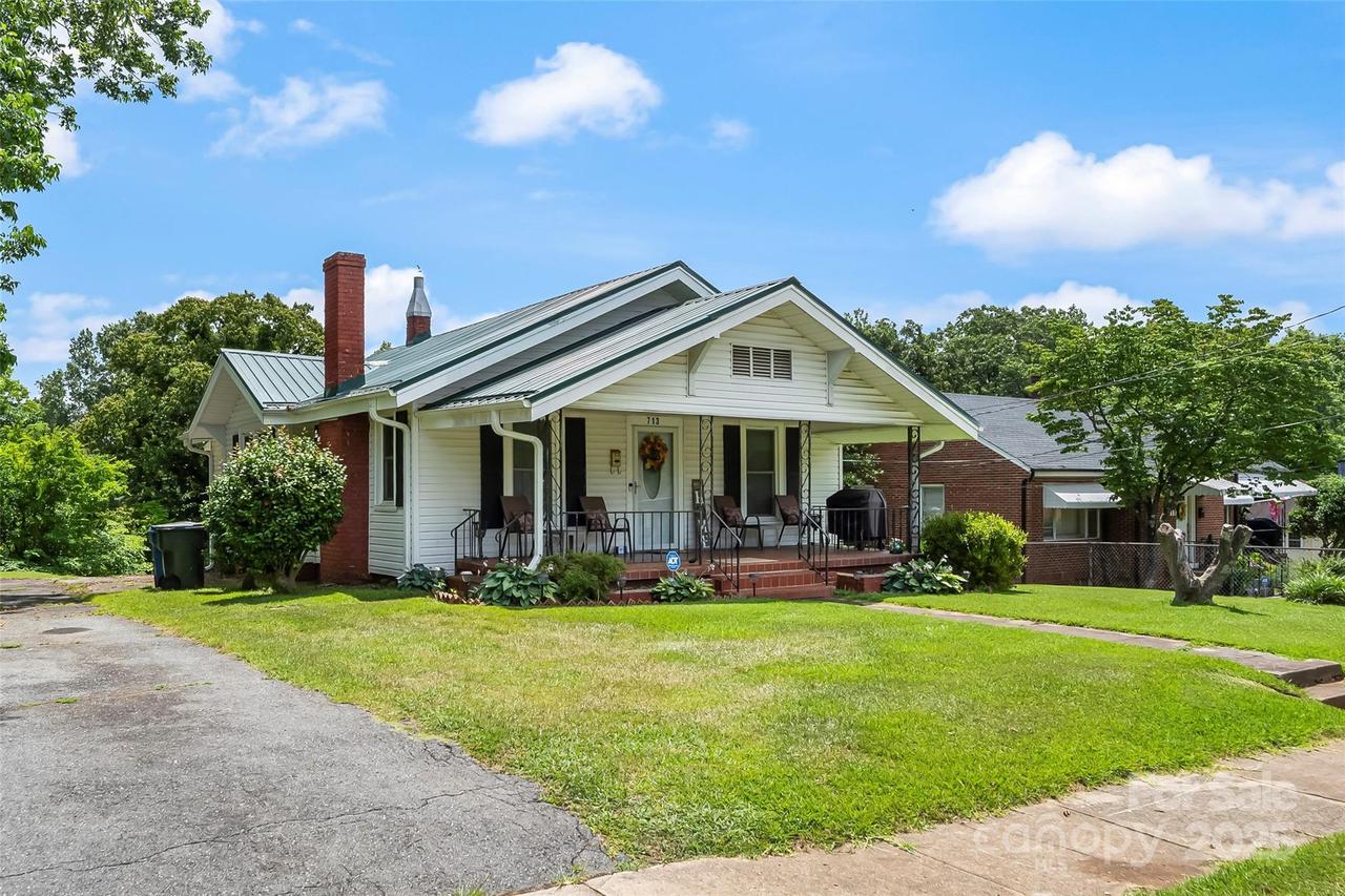 713 3rd St., Hickory, NC 28602