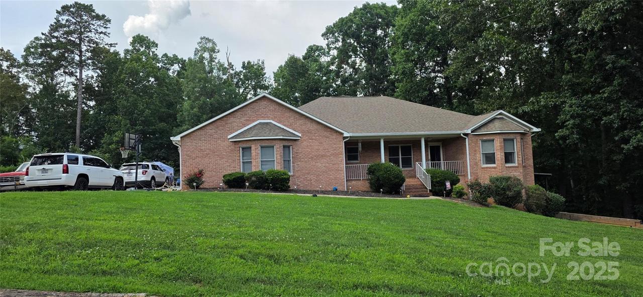 110 Pineburr Ave., Valdese, NC 28690
