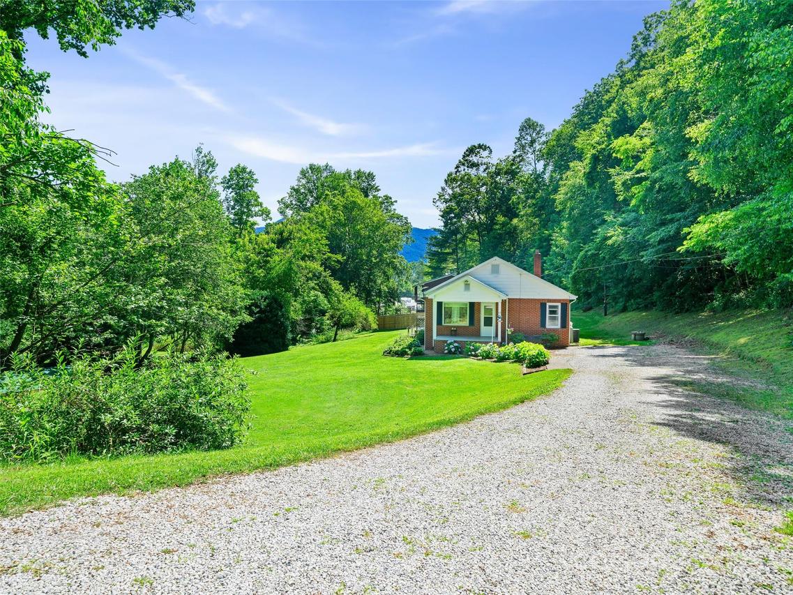 43 Jarrett Rd., Bakersville, NC 28705