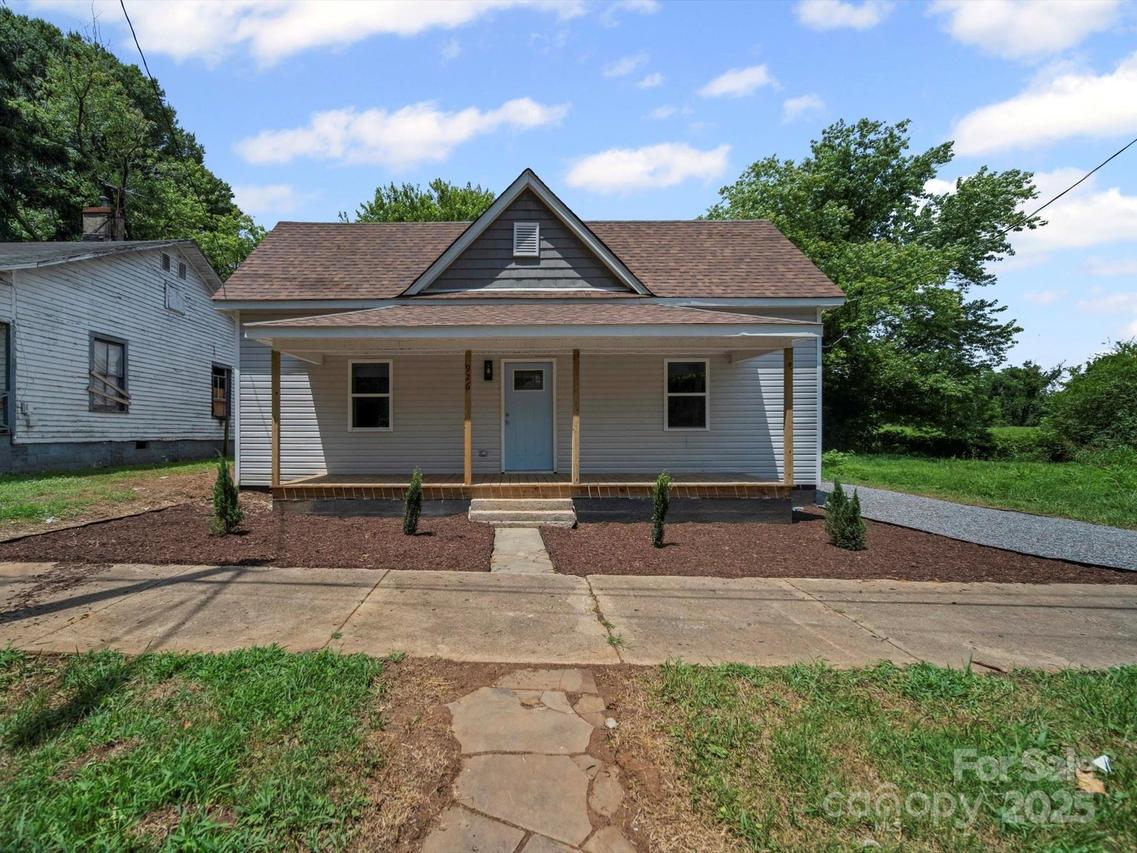 926 4th St., Statesville, NC 28677