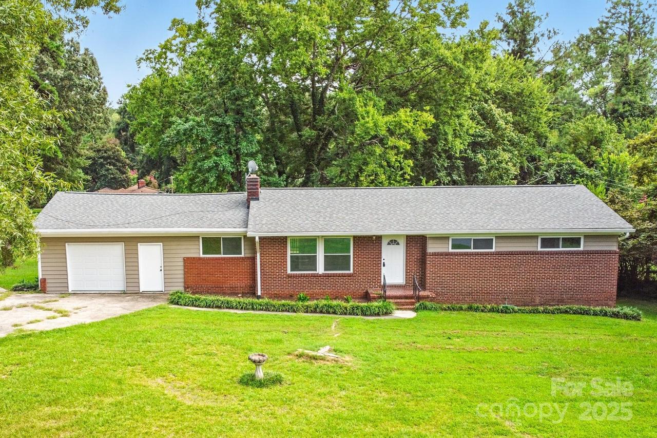 215 Mellwood Dr., Charlotte, NC 28214