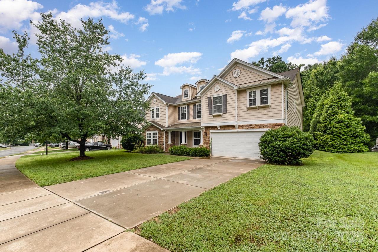 7541 Brookwood Valley Ln., Mint Hill, NC 28227