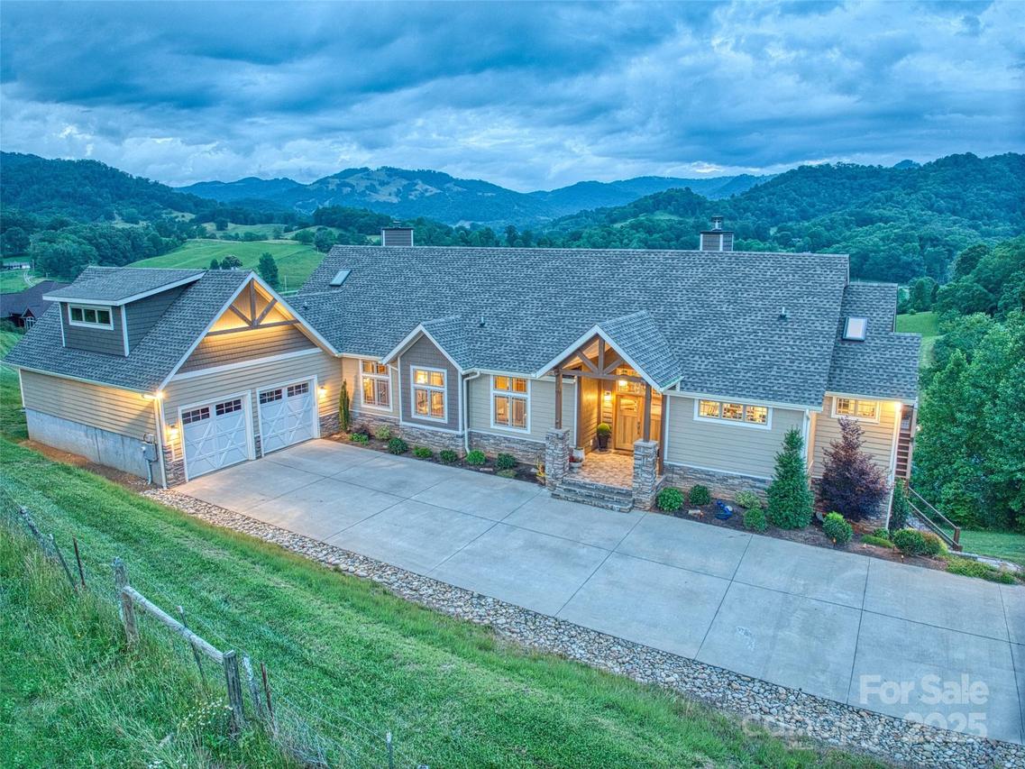 164 Flowing Hills Dr., Clyde, NC 28721
