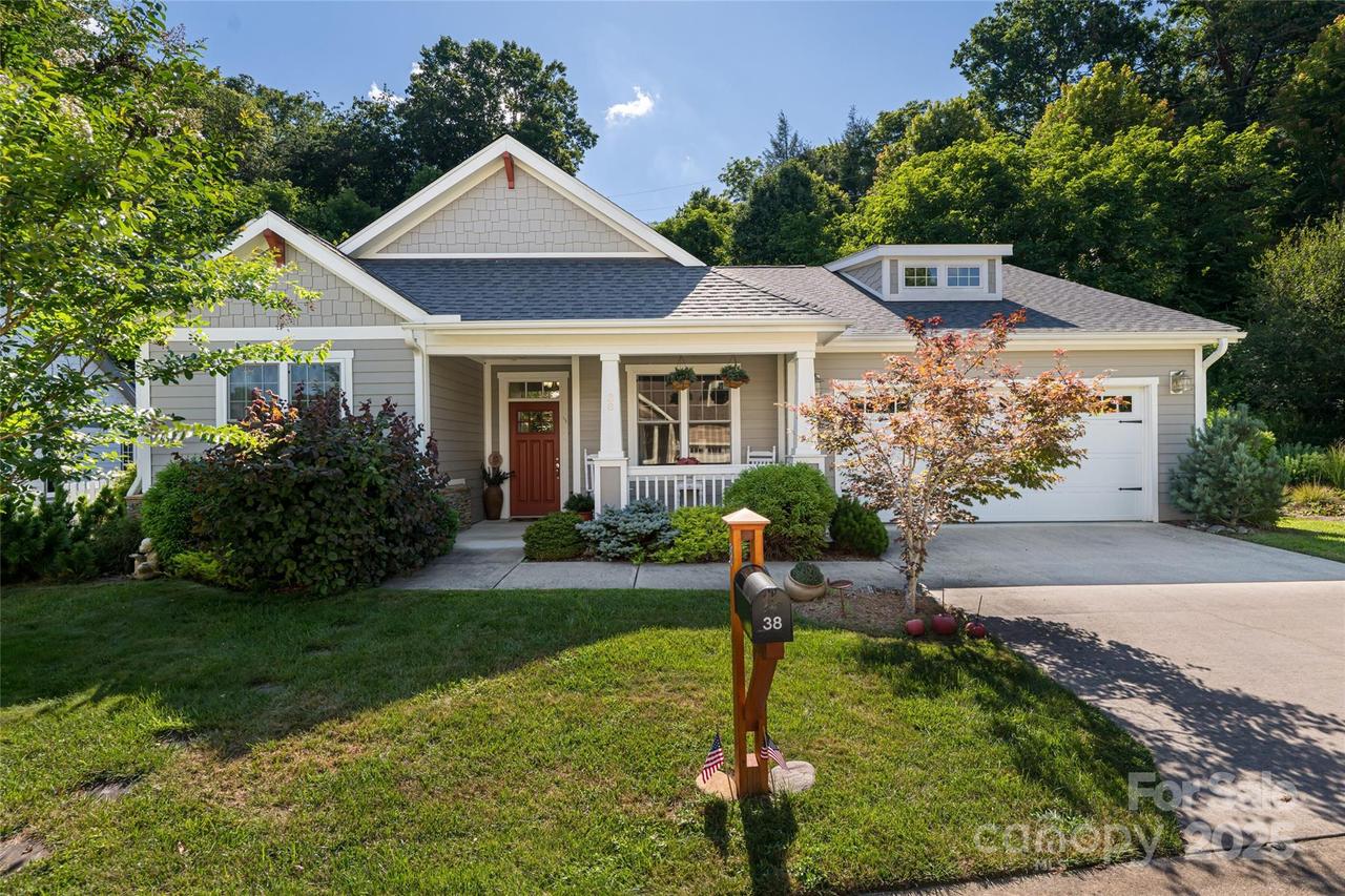 38 Pinebrook Club Dr., Asheville, NC 28804