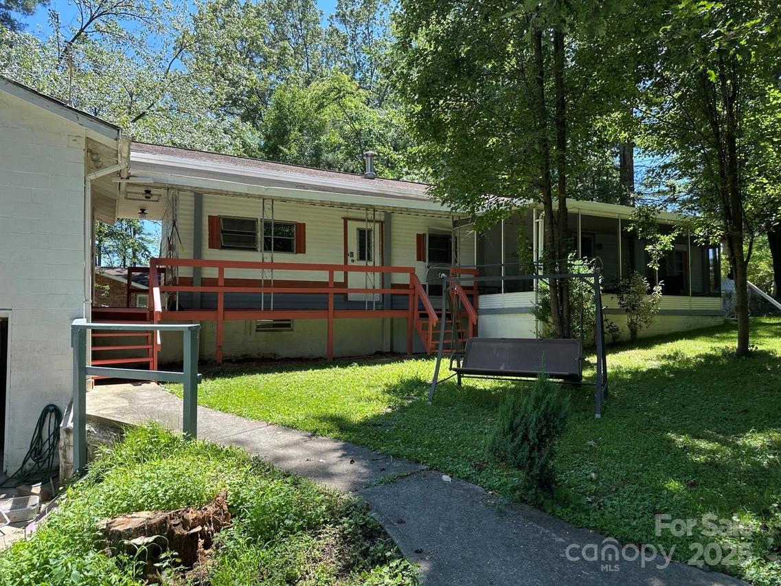 3036 Holly Hill Rd., Hendersonville, NC 28792